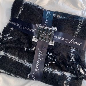 Victoria’s Secret winter scarf